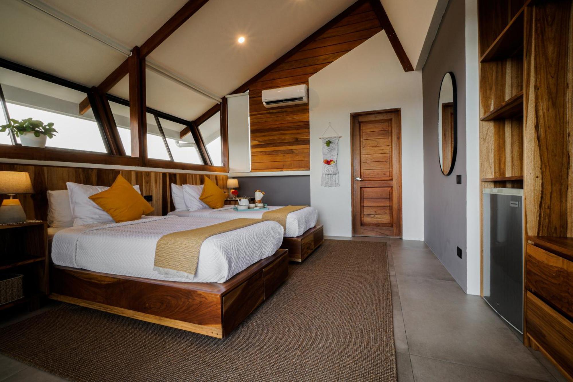 Surf Synergy All-Inclusive Surf Retreat Jaco Exterior photo